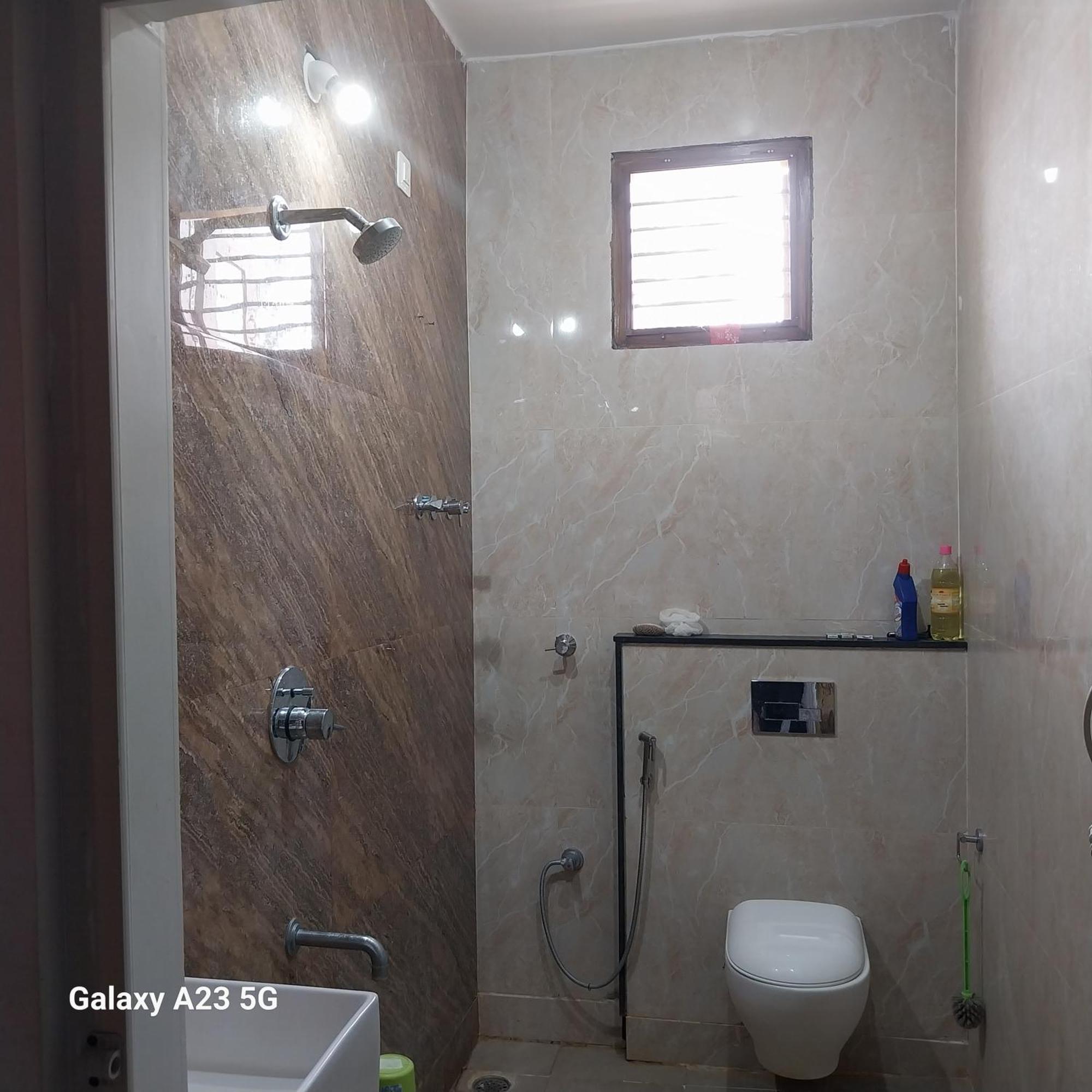 King Sized Bedroom & Kitchen for Decent Couples & Families Mysore Luaran gambar