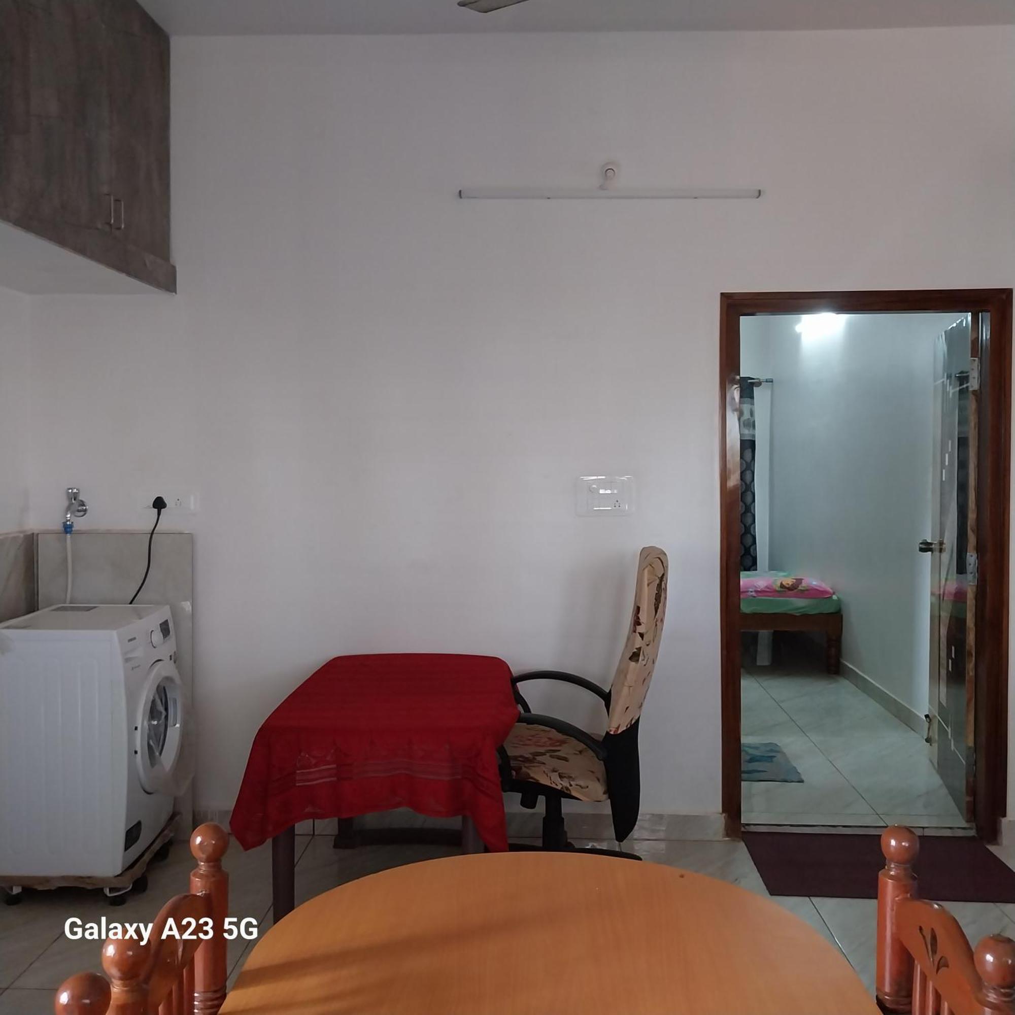 King Sized Bedroom & Kitchen for Decent Couples & Families Mysore Luaran gambar