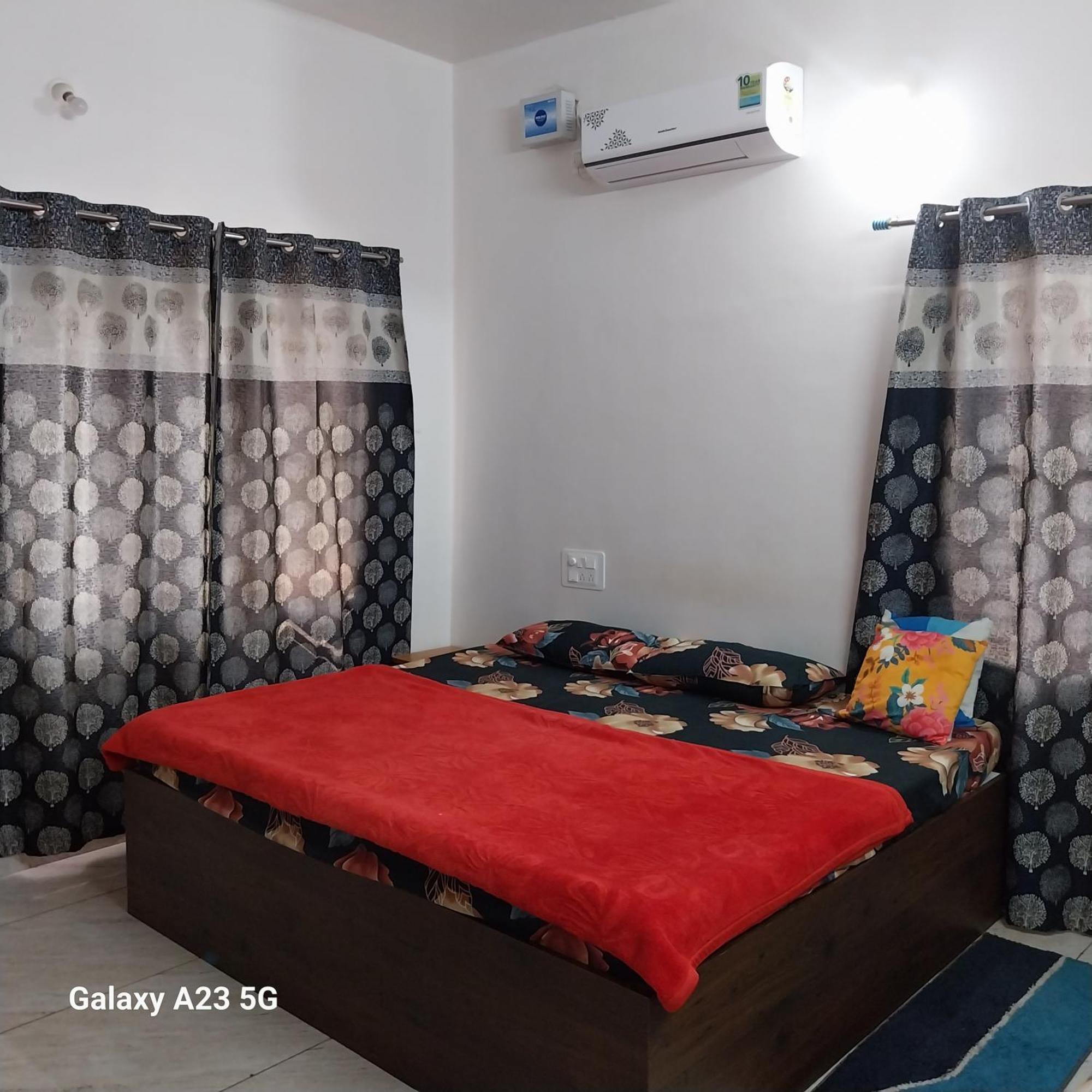 King Sized Bedroom & Kitchen for Decent Couples & Families Mysore Luaran gambar