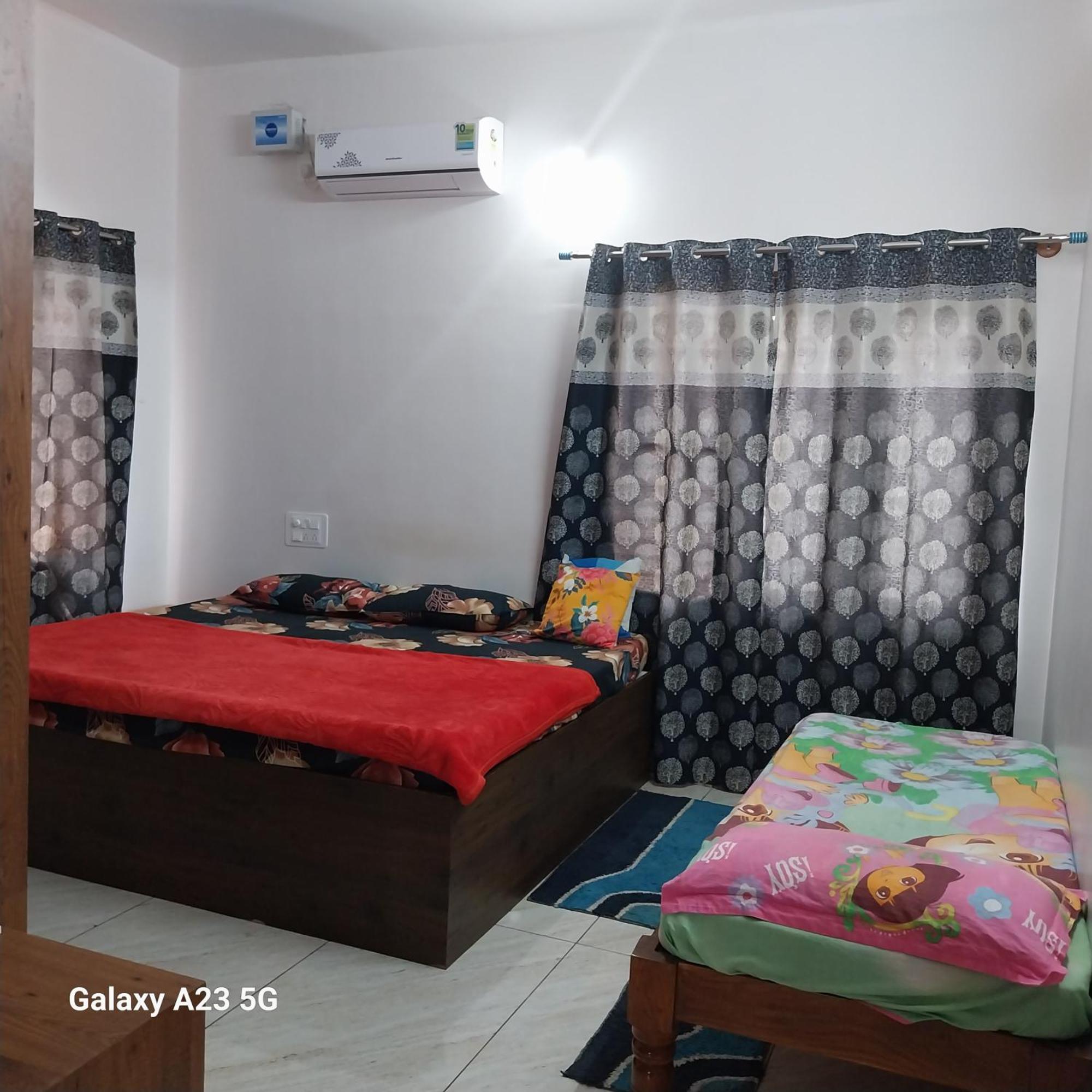 King Sized Bedroom & Kitchen for Decent Couples & Families Mysore Luaran gambar